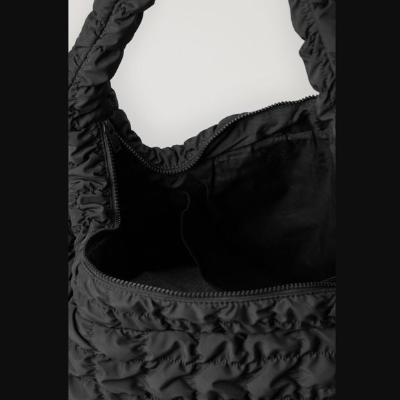 COS QUILTED OVERSIZED SHOULDER BAG BLACKPINK JENNIE - Picture 7 of 11